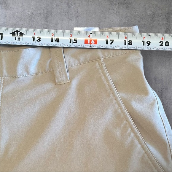 Columbia PFG Shorts Mens 38x10" Chino Flat Front Khaki Wicking Zip Pocket Logo - Picture 4 of 10